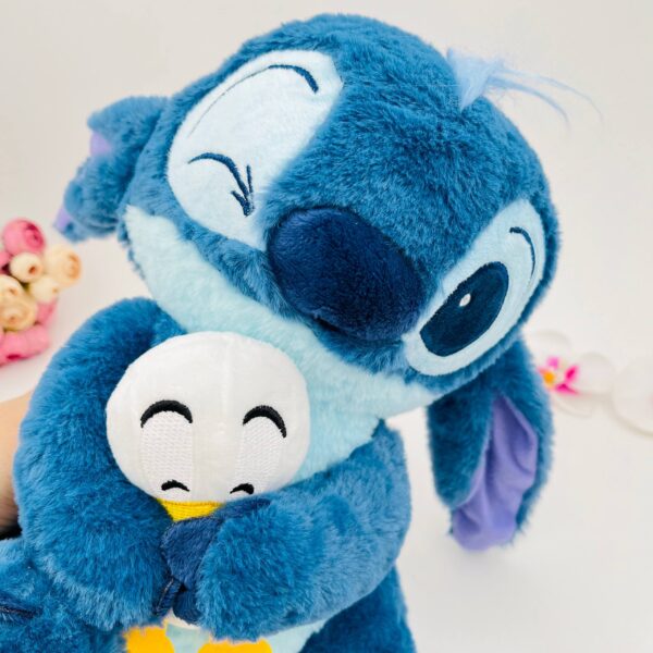 نمای روبروی عروسک استیچ اردک دار